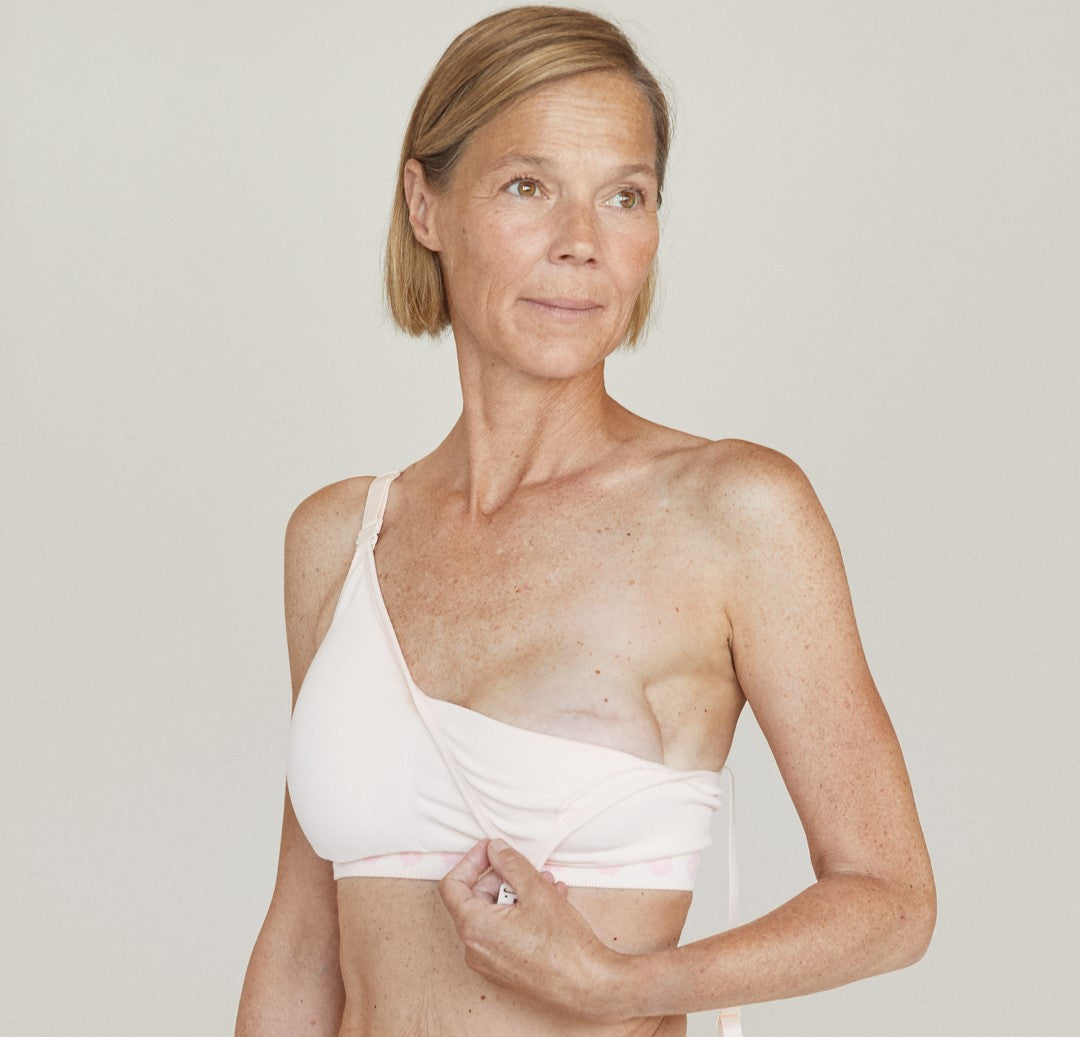 Front closing bamboo mastectomy bra with features highlighted on the right side of the pafe including pockets for prosthesis and seamfree wireless design